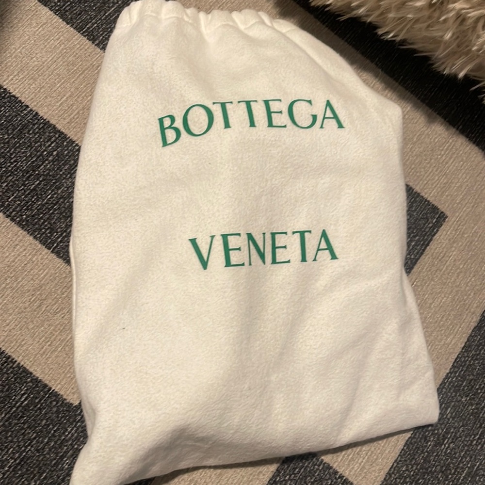 Bottega veneta mini Jodi almond color